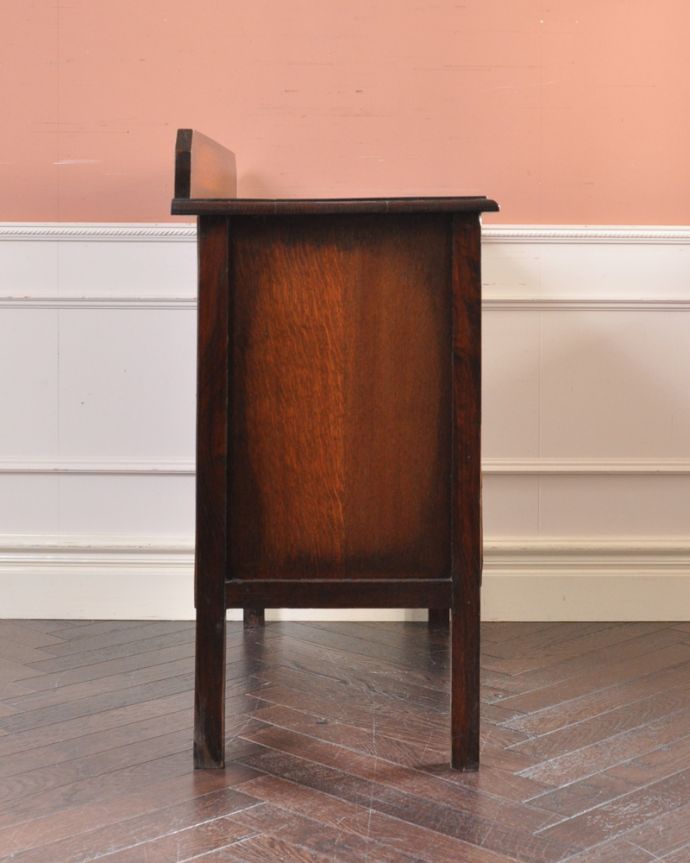 アンティークのチェスト　アンティーク家具　アンティーク家具、伝統的アンティークの風格たっぷりな英国３段チェスト。横顔だってカッコいい横から見るとこんな感じです。(q-873-f)