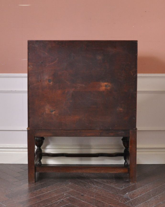 ビューロー　アンティーク家具　英国らしいデザインのアンティークライティングビューロー（デスク）。もちろん後ろ姿もキレイですアンティークは新品ではないので経年変化によるキズはありますが専門の職人がしっかり修復したので安心してお使いください。(q-897-f-1)