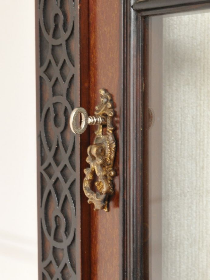 コーナー用キャビネットの取っ手