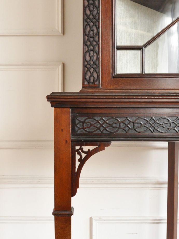 アンティーク家具の装飾