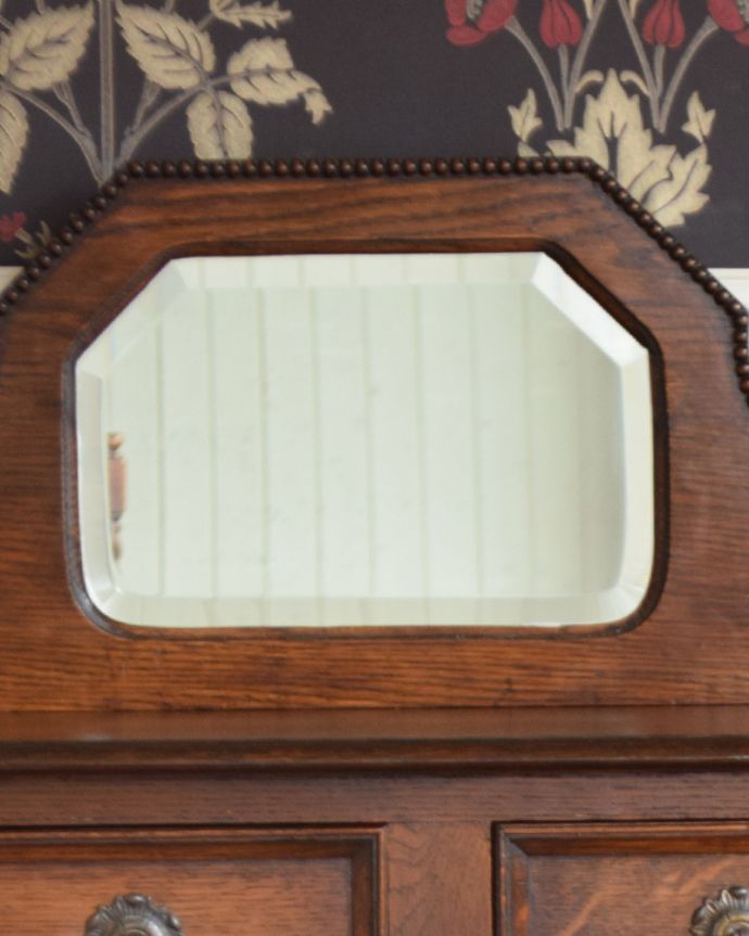 アンティークのキャビネット アンティーク家具 英国輸入の便利なアンティーク家具、オーク材のミラーバックサイドボード。新しいミラーでお届けしますこちらは新しいミラーに交換しました。(q-944-f)