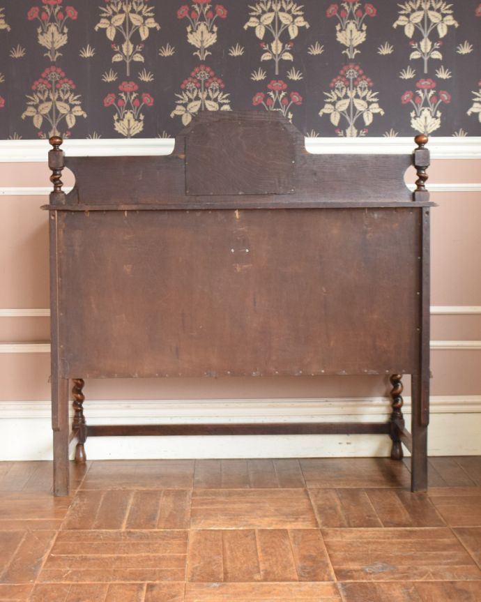 アンティークのキャビネット アンティーク家具 英国輸入の便利なアンティーク家具、オーク材のミラーバックサイドボード。もちろん、後ろ姿もキレイです。(q-944-f)