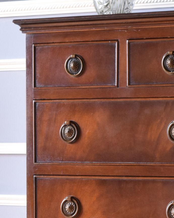 アンティークのチェスト　アンティーク家具　英国スタイルのインテリアに、マホガニー材のチェストオブドロワーズ（トレー付き）。落ち着きがあって高級な印象を与えてくれます。(q-968-f)