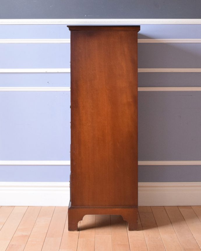 アンティークのチェスト　アンティーク家具　英国スタイルのインテリアに、マホガニー材のチェストオブドロワーズ（トレー付き）。サイドから見ても絵になります。(q-968-f)