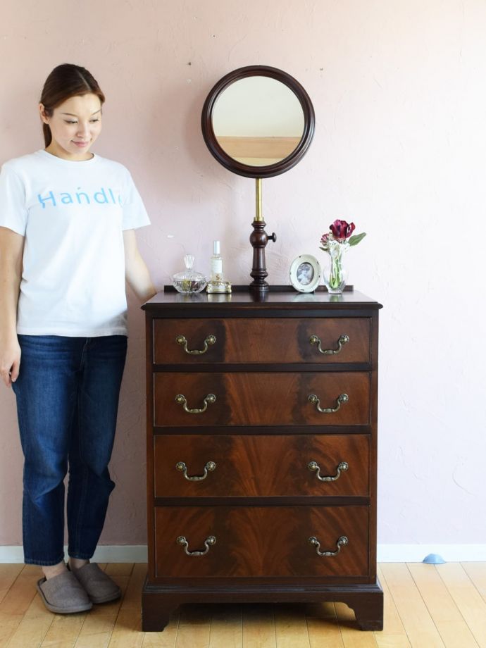 英国アンティークのドレッサー