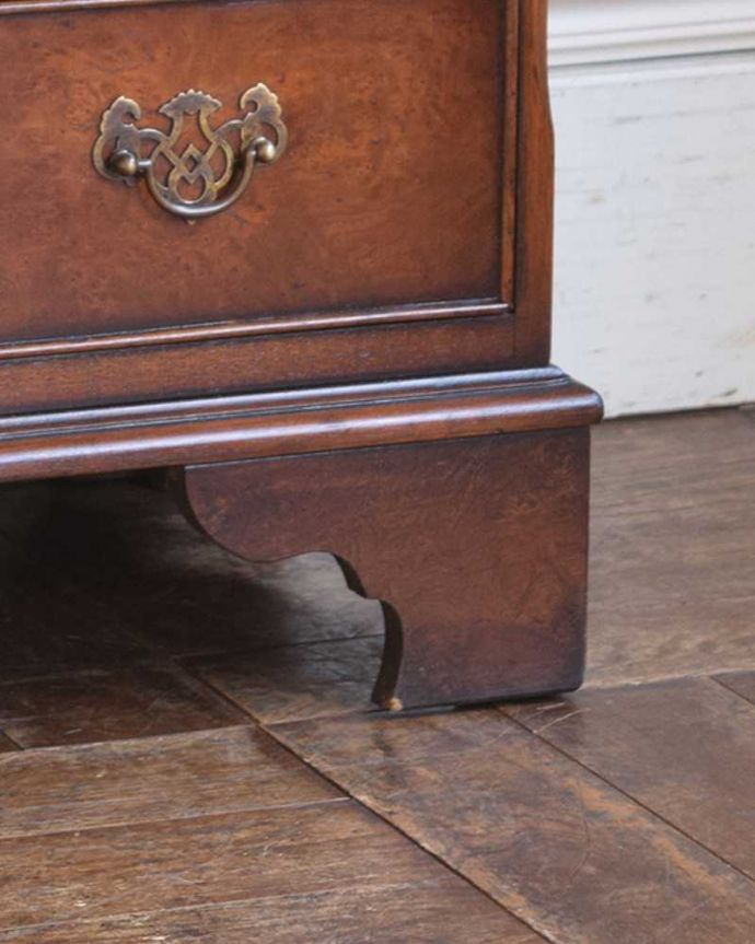 アンティークのチェスト アンティーク家具 アンティークの英国家具、便利なベッドサイドチェスト(チェストオブドロワーズ)。安定した脚です。(q-971-f)