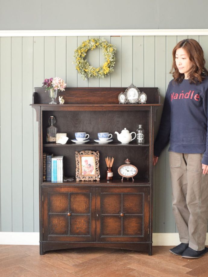 英国アンティークのオープンシェルフ