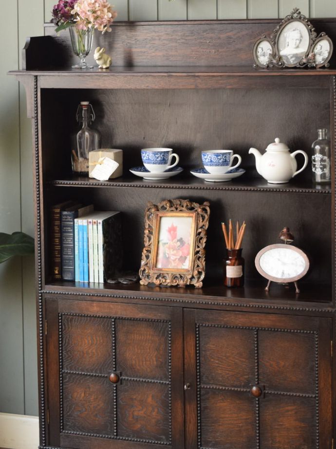 アンティーク家具らしい美しい木目