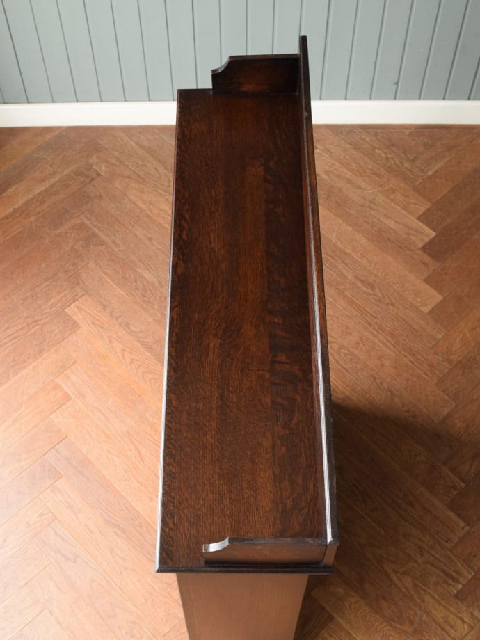 アンティーク本棚の天板