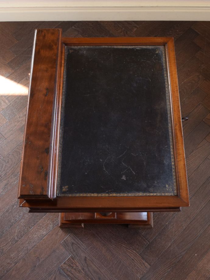 書斎机の美しい天板