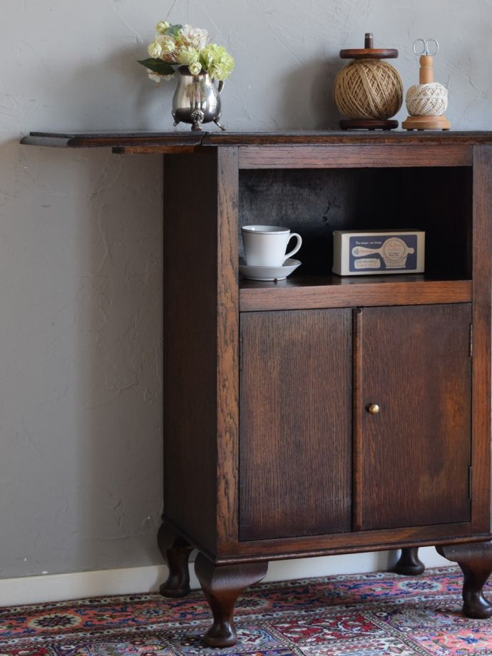 アンティーク家具らしい美しい杢目