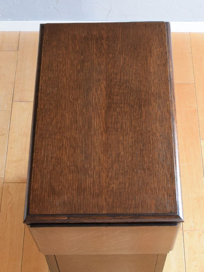 サイドキャビネットの天板