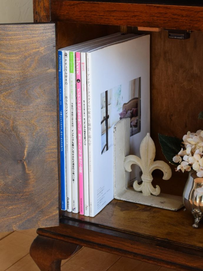 収納たっぷりのキャビネット