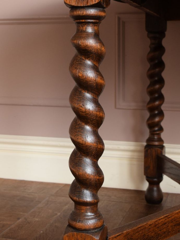 アンティーク家具の装飾