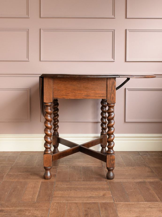 伸長式天板を片方開くと