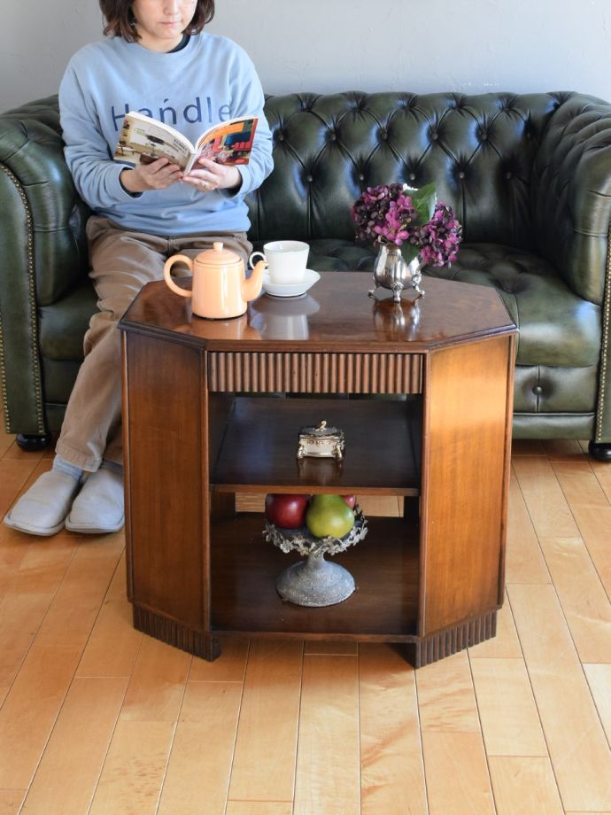 アンティークのワインテーブル