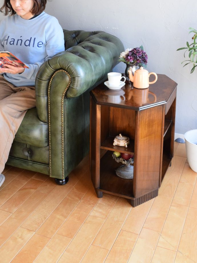 アンティークのワインテーブル