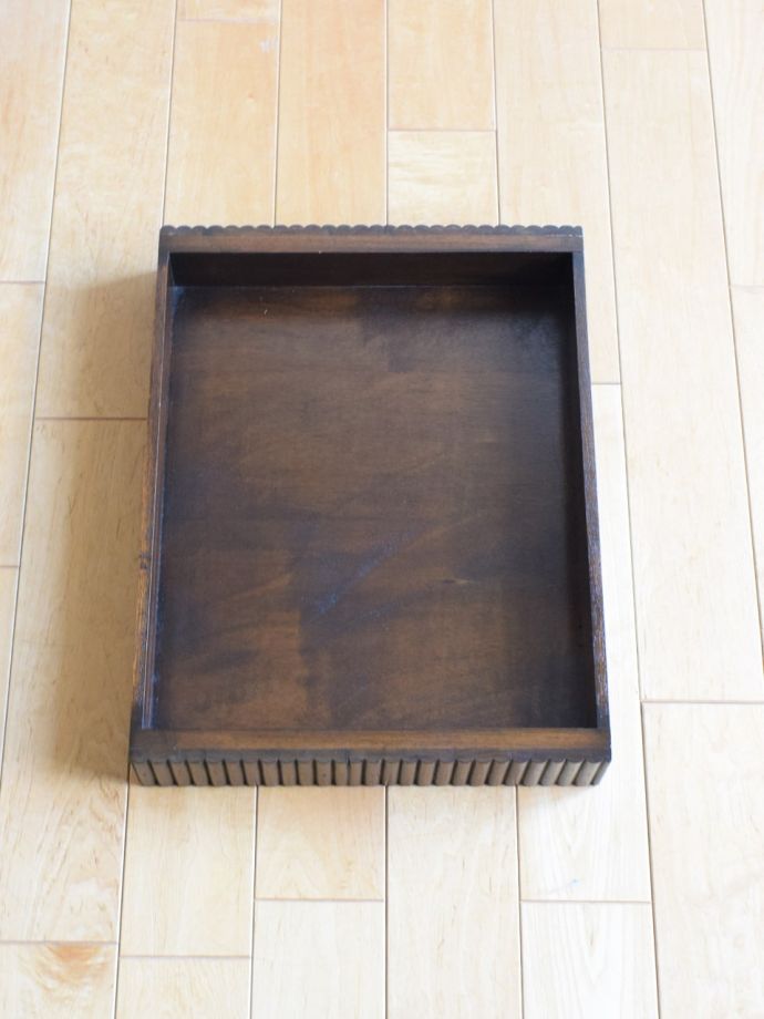 コーヒーテーブルの引き出しの中