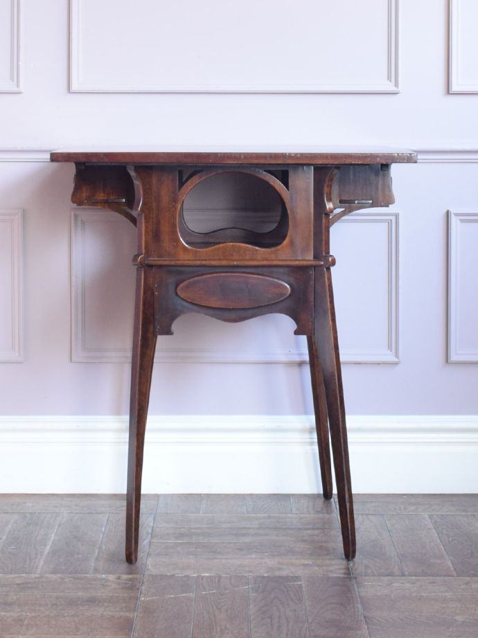 アンティーク家具の側面