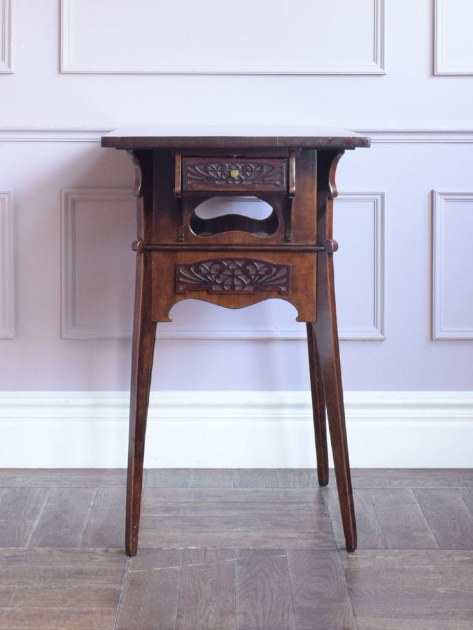 オケージョナルテーブルの側面