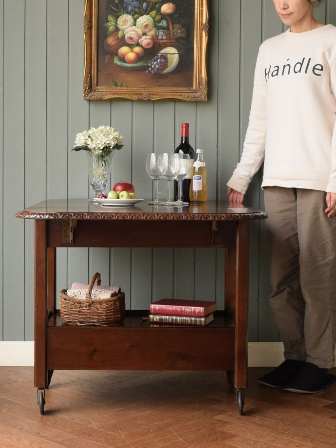 英国アンティークのワゴン