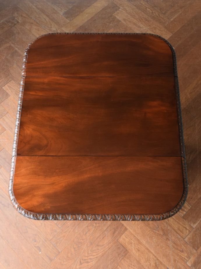 天板を広げた折り畳みワゴン