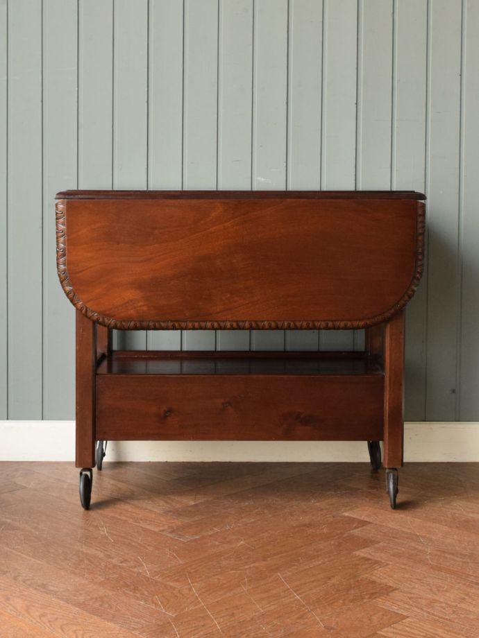 アンティークワゴンの後ろ姿