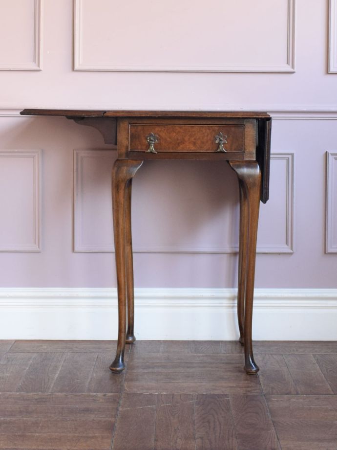 伸長式天板を片方開くと