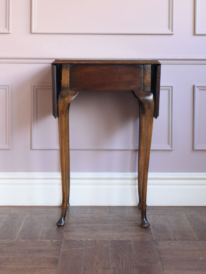 チェストの後ろ姿