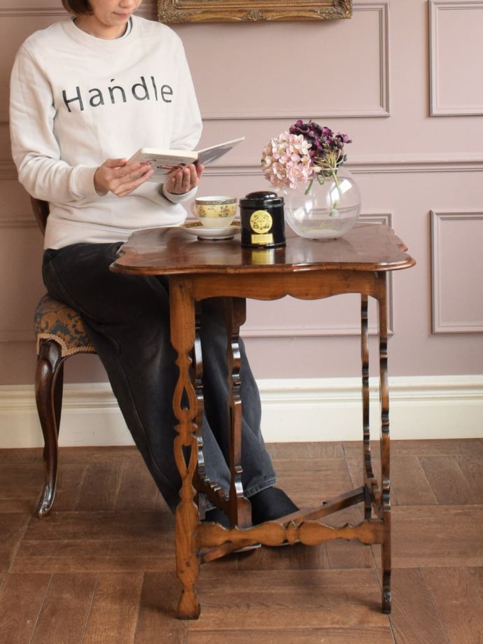 アンティークのゲートレッグテーブル