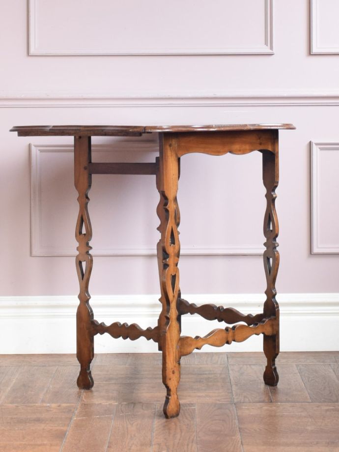 便利なゲートレッグテーブル