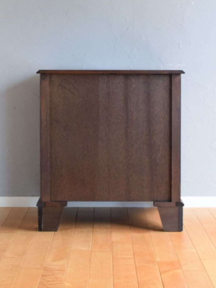 アンティークチェストの後ろ姿