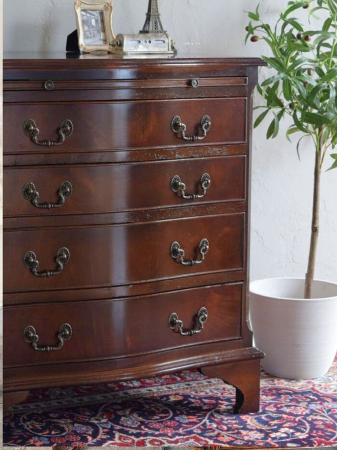 アンティークチェストの美しい木目