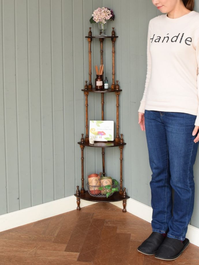 アンティークのシェルフ