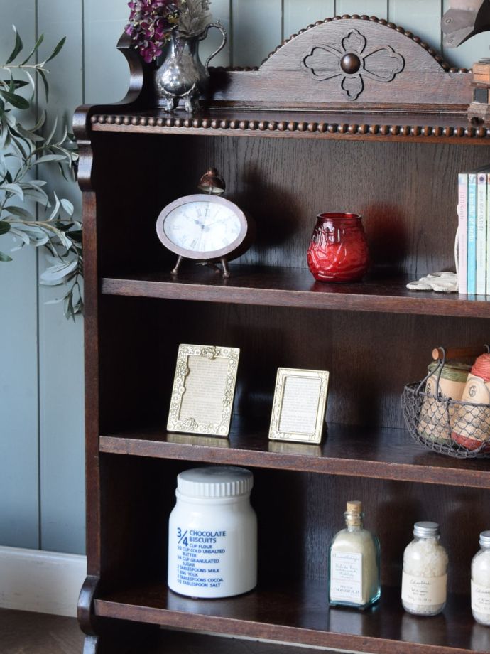 アンティーク家具らしい美しい木目