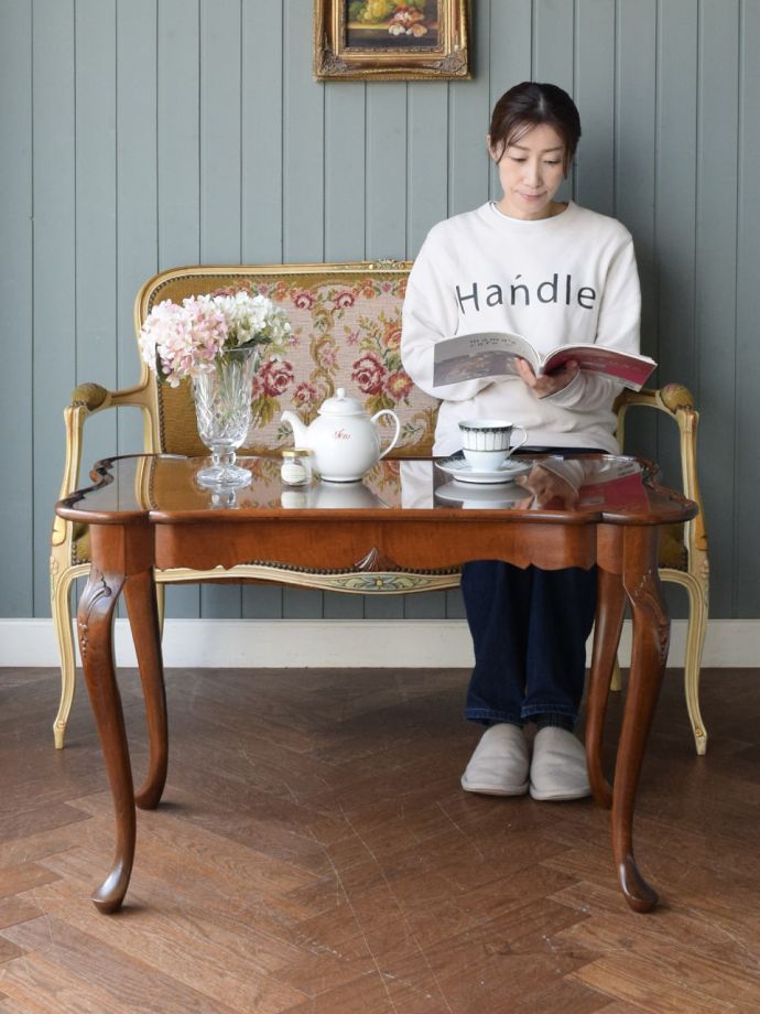 アンティークのコーヒーテーブル