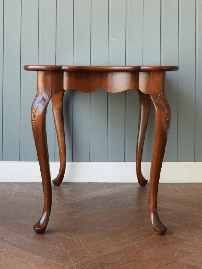 コーヒーテーブルの側面