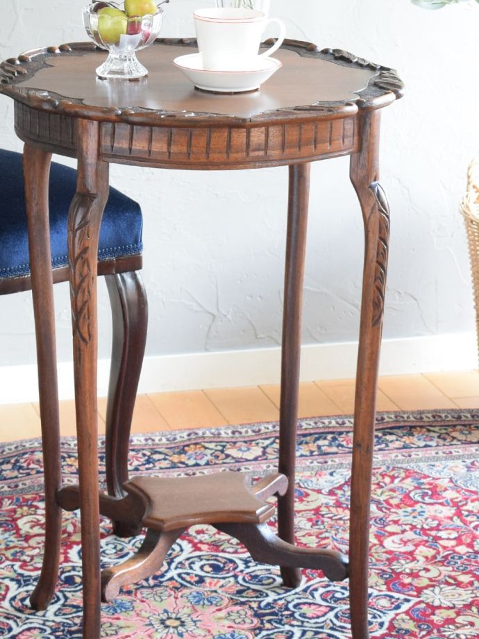 英国のアンティーク家具らしいデザイン