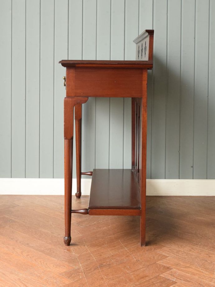 コンソールテーブルの側面