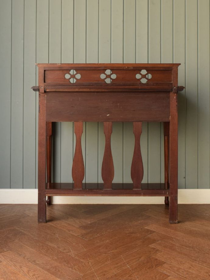 コンソールテーブルの後ろ姿