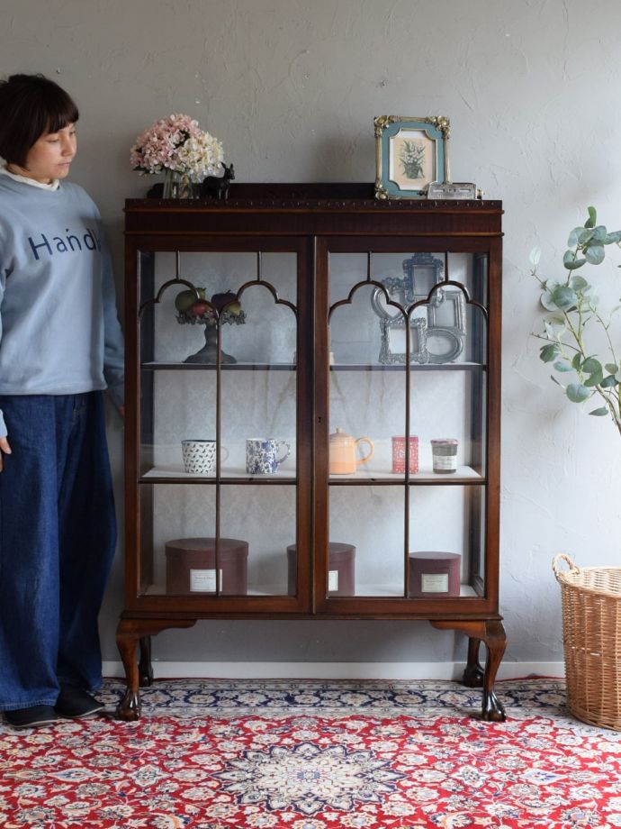 英国アンティークのガラスキャビネット