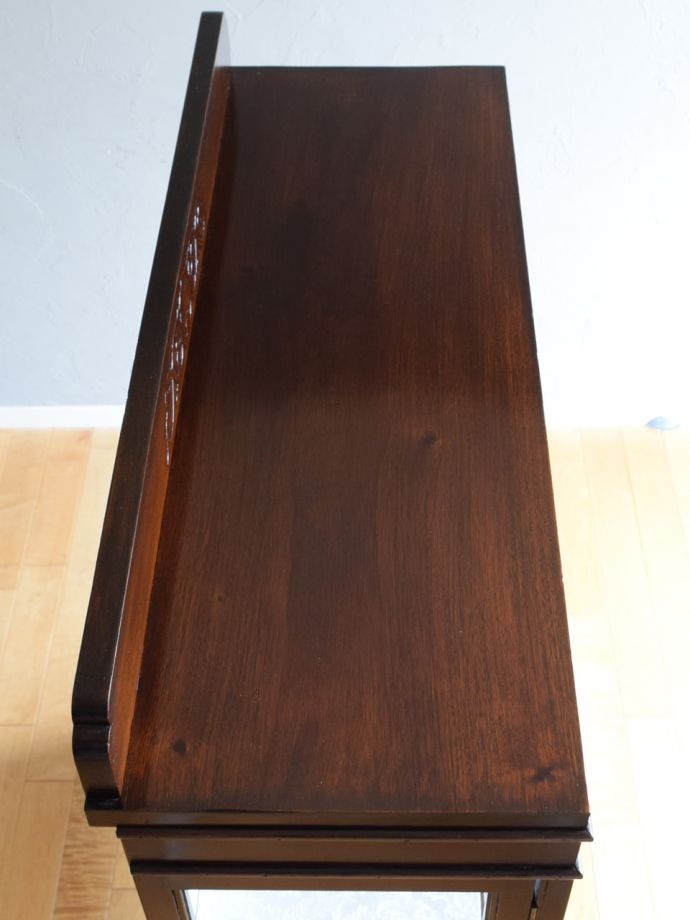 アンティークキャビネットの天板