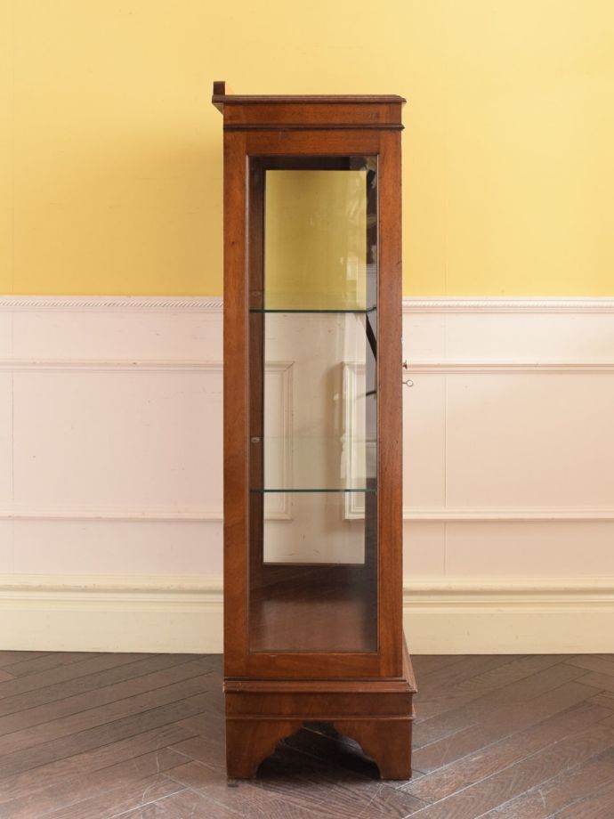 キャビネットの側面