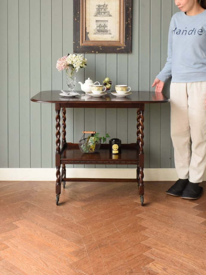 英国アンティークのワゴン