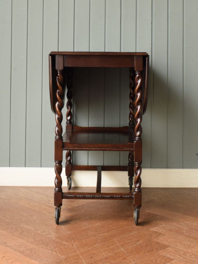 アンティークワゴンの側面