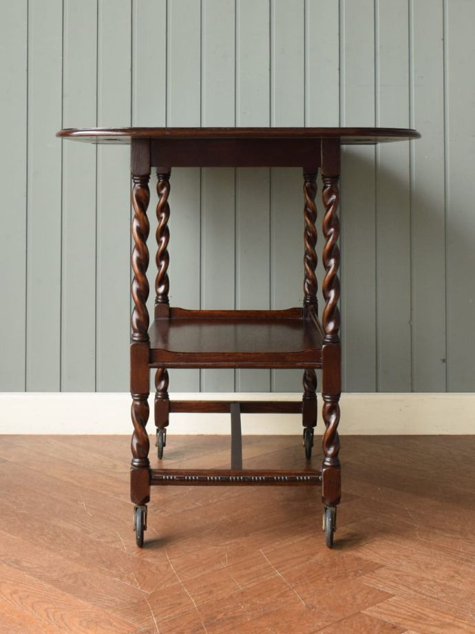 両方のリーフを開いた伸長式ワゴン