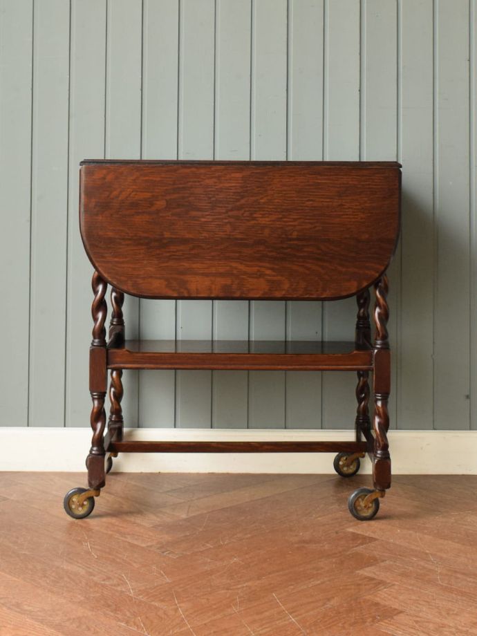 アンティークワゴンの後ろ姿