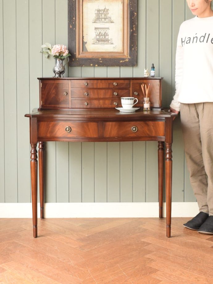 英国アンティークのデスク