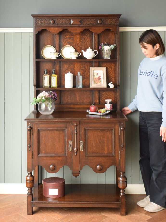 アンティークのオープンシェルフキャビネット