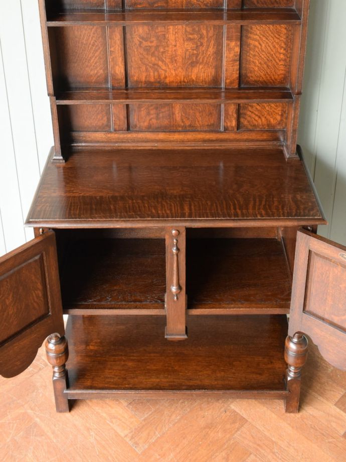 アンティークキャビネットの扉の中